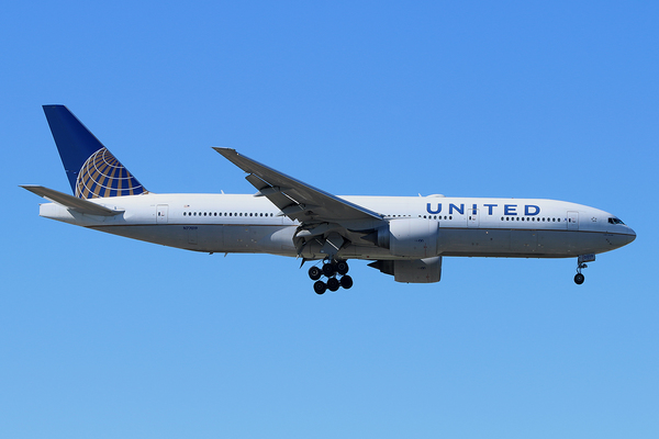 Boeing 777-200 United Airlines N77019