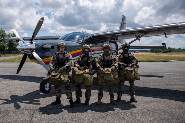 Kodiak 100 & Parachutistes Militaires