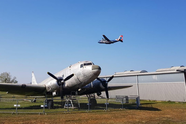 Le Transall C-160 de l'Armée de l'Air effectue un passage à La Ferté-Alais