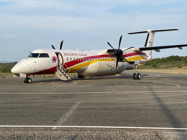 Dash 8 Q400 de la sécurité civile à l'aérodrome d'Aubenas en Ardèche 