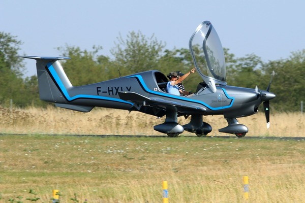 Elixir Aircraft (F-HXLX) à Etampes 
