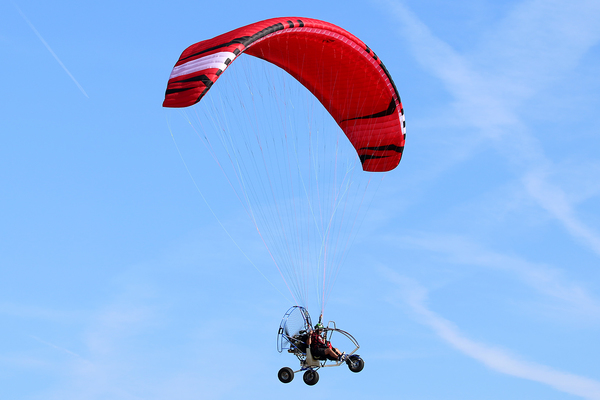 Mondial de l'ULM : l'équipe de France de paramoteurs fait le show 