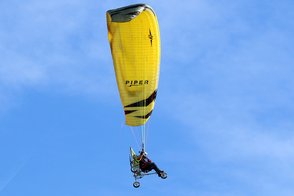 Mondial de l'ULM : l'équipe de France de paramoteurs fait le show 