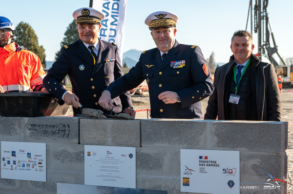 Pose de la première pierre du futur 5e escadron de chasse Rafale de l’armée de l’Air et de l’Espace