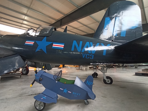 Vought F4U Corsair à pédales au musée Salis de Cerny - La Ferté-Alais 