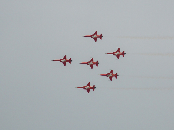 70 ans de la Patrouille de France : Démonstration de la Patrouille Suisse à Salon-de-Provence