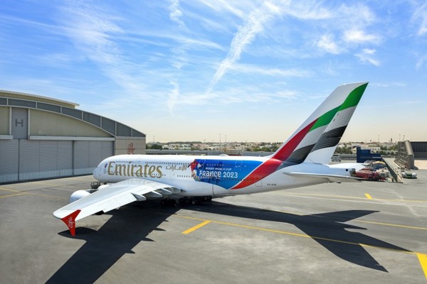 Emirates dévoile une livrée spéciale pour la coupe du monde de rugby 2023 Emirates dévoile une livrée spéciale pour la coupe du monde de rugby 2023