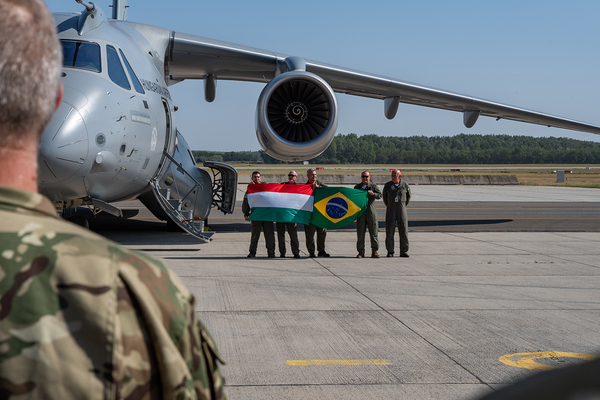 Embraer livre le premier C-390 Millennium à l'armée de l'air hongroise
