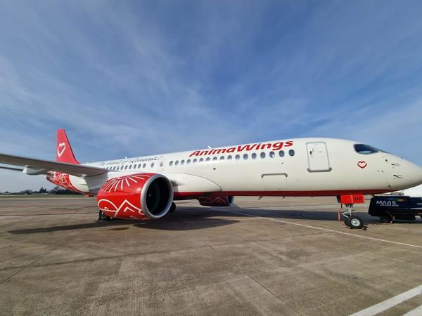 Premier Airbus A220 avec la livrée d'Animawings