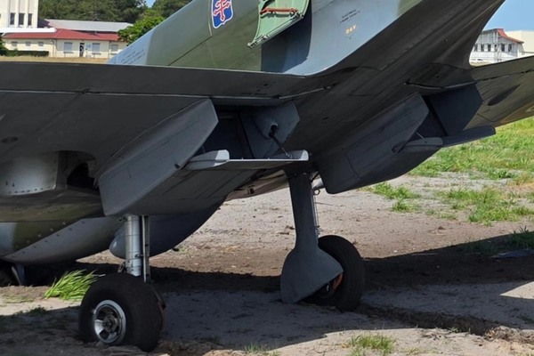 incident du Supermarin Spitfire Mk XIV Aero Vintage Academy	