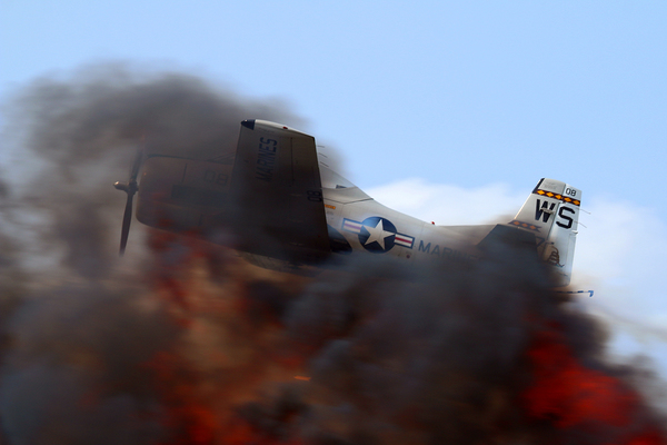 Le Temps des Hélices 2025 / North American T-28C Trojan / F-AZQV / explosion au sol