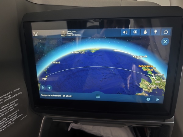 A la découverte de l'Airbus A330neo Corsair / décollage / Paris A la découverte de l'Airbus A330neo Corsair / décollage / Paris