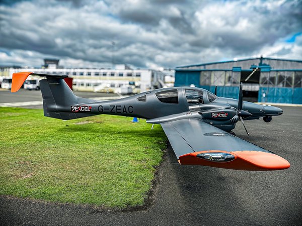 Diamond Aircraft livre le cinquième DA62 MPP à 2Excel Aviation Diamond Aircraft livre le cinquième DA62 MPP à 2Excel Aviation