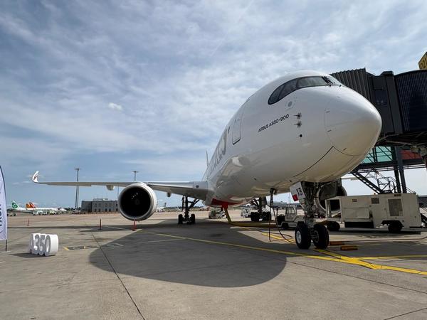 Emirates inaugure son Airbus A350 sur la ligne Lyon-Dubaï Emirates inaugure son Airbus A350 sur la ligne Lyon-Dubaï