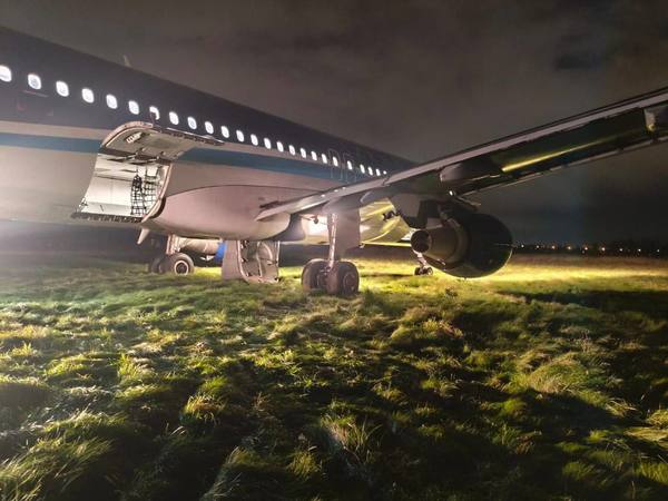 Sortie de piste d’un Airbus A320 d’Azerbaijan Airlines à Saint-Pétersbourg