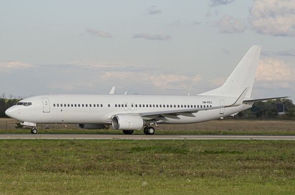 Boeing 737-800 AirExplore 