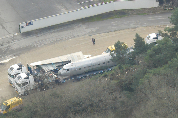 Le DC-3 13142 quitte La Ferté-Alais, fin d’une page pour le “Dak” de l’Ardenay Le DC-3 13142 quitte La Ferté-Alais, fin d’une page pour le “Dak” de l’Ardenay