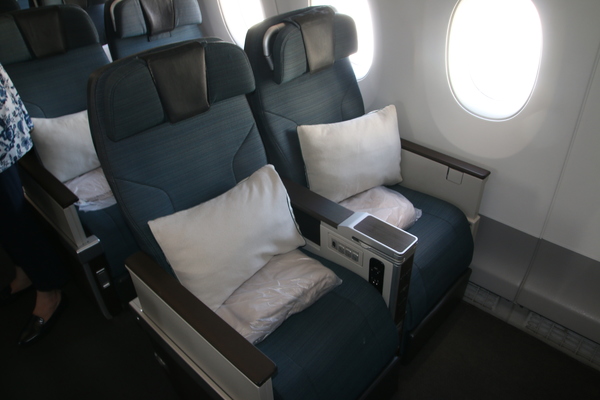 Cathay Pacific célèbre 40 ans de liaison entre la France et Hong Kong Cathay Pacific célèbre 40 ans de liaison entre la France et Hong Kong