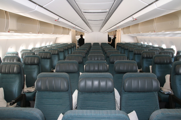 Cathay Pacific célèbre 40 ans de liaison entre la France et Hong Kong Cathay Pacific célèbre 40 ans de liaison entre la France et Hong Kong