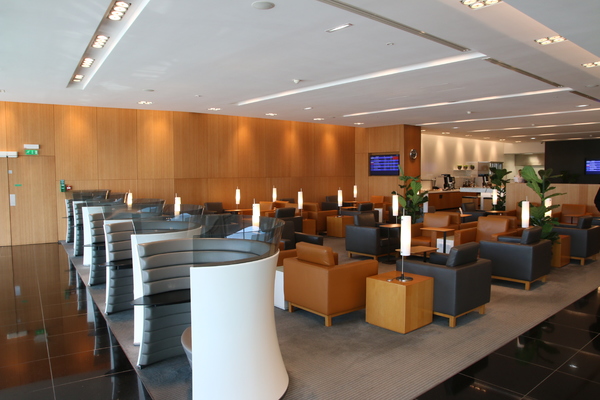 Cathay Pacific célèbre 40 ans de liaison entre la France et Hong Kong Cathay Pacific célèbre 40 ans de liaison entre la France et Hong Kong