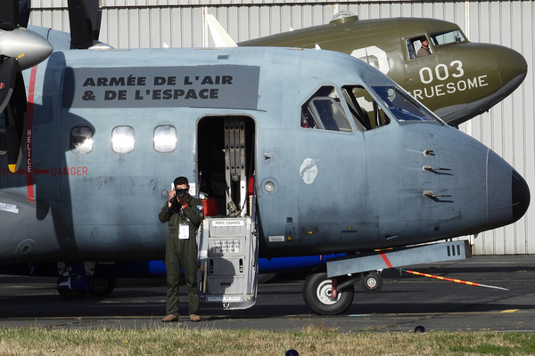 Photographe & membre d'équipage Casa CN-235 de l' Armée de l'Air et de l'Espace lors du Air Legend à Melun-Villaroche le 05/09/2026. Photographe & membre d'équipage Casa CN-235 de l' Armée de l'Air et de l'Espace lors du Air Legend à Melun-Villaroche le 05/09/2026.