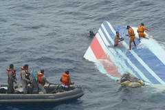 Dérive de l'A330 d'Air France qui s'est abîmé en mer, flottant sur l'Océan Atlantique