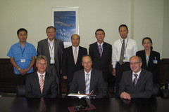 Signature du contrat d'assemblage des portes du MRJ entre Mitsubishi et Eurocopter Deutschland