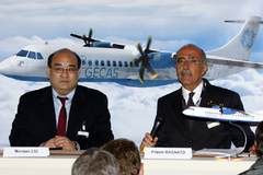 Filippo Bagnato devant l'ATR 72-600 de GECAS