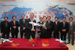 Michael O'Leary de Ryanair avec le PDG de COMAC Jin Zhuanglong