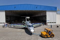 Sortie d'usine du premier Embraer Legacy 500