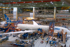 Premier Boeing 787-9 en cours d'assemblage final