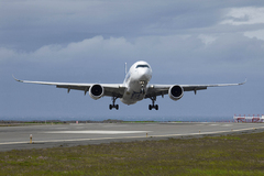 Airbus A350 XWB atterrissant à Keflavik en Islande