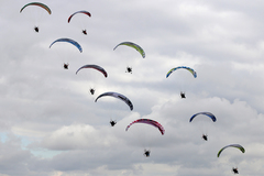 Mondial de l'ULM : l'équipe de France de paramoteurs fait le show Mondial de l'ULM : l'équipe de France de paramoteurs fait le show