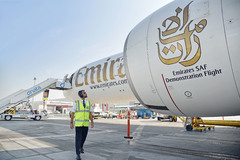 Emirates effectue son premier vol d’essai utilisant 100% de carburant d’aviation durable