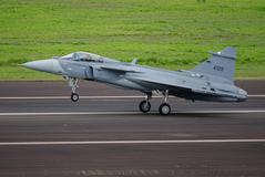 Le premier chasseur Gripen E produit au Brésil par Embraer effectue son vol inaugural