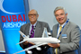 Gérard Ethève et John Leahy pour la signature de la commande de deux A380 par Air Austral