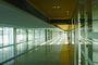 Couloir du hall D de l'aéroport de Toulouse-Blagnac