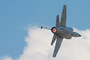un Mirage F1B prend un virage serré pendant une démonstration tactique
