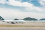 Atterrissage d'un Boeing 747 de Cathay sur la 3e piste de Hong Kong