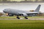 L'Airbus A330MRTT RAF Voyager décolle de RAF Brize Norton pour la première fois propulsé par 100% SAF sur les deux moteurs. 