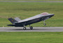 Premier Lockheed Martin F-35 belge atterrissant à la base aérienne de Florennes Belgique