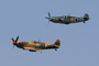 Les mythiques Spitfire et Messerschmitt Bf109 en vol lors de la fête aérienne le temps des hélices 2026